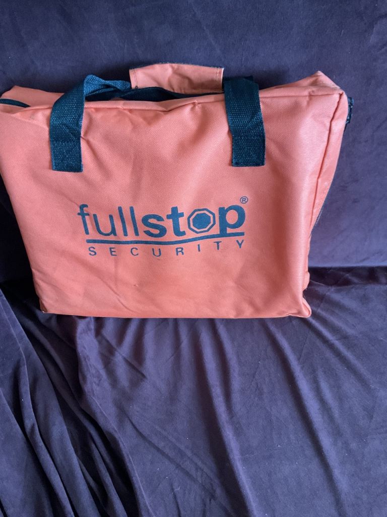 Full stop for car or caravan