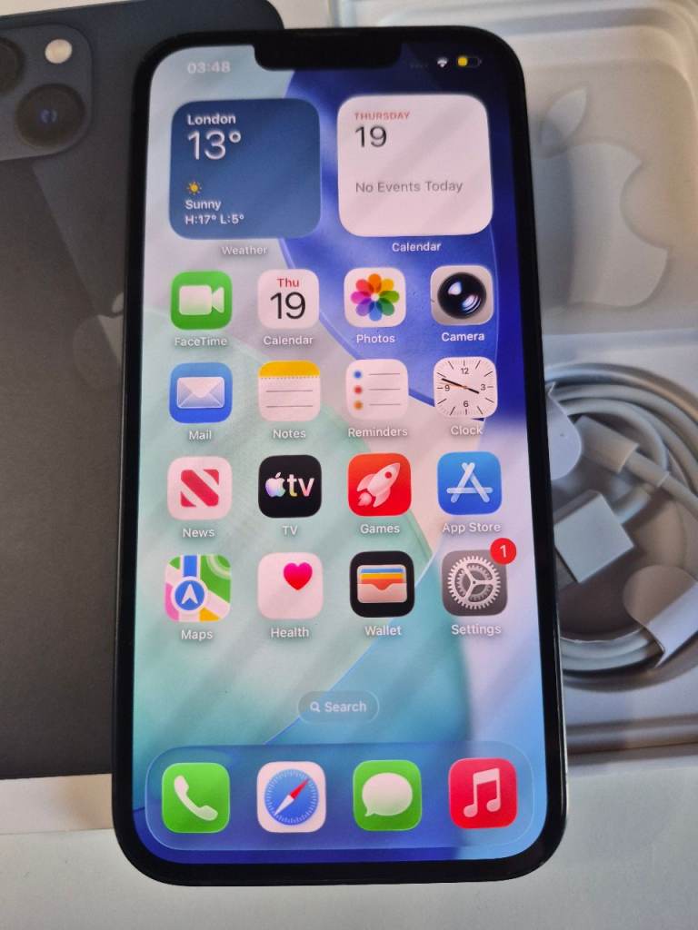 Very good condition iphone 13 with box