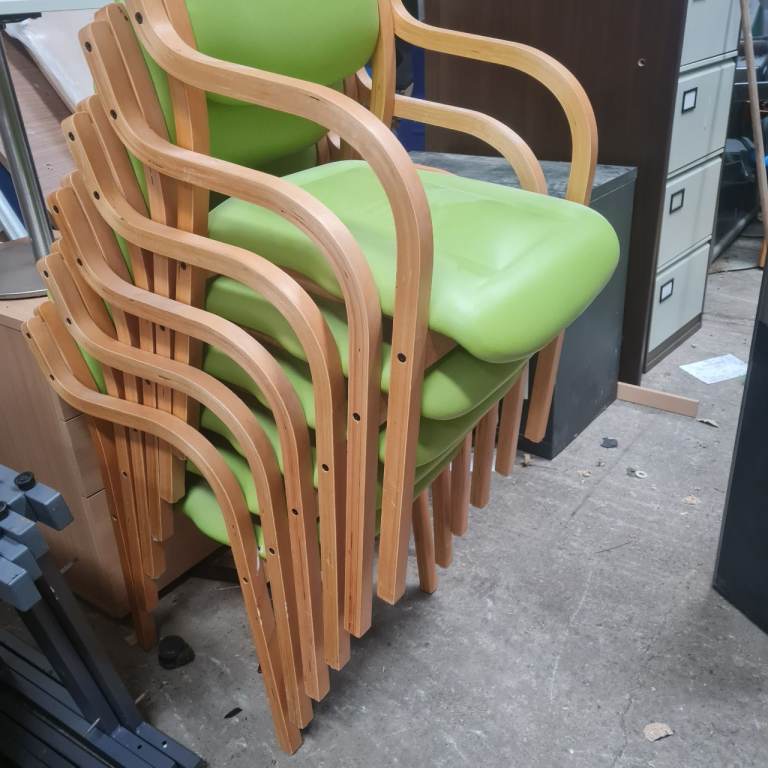 6 x stackable waiting chairs 