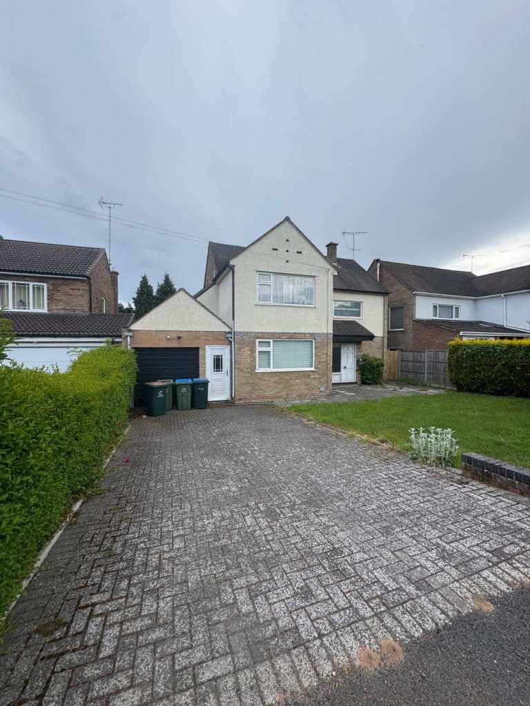 To Let – Spacious 6 Bedroom, 4 Bathroom House 