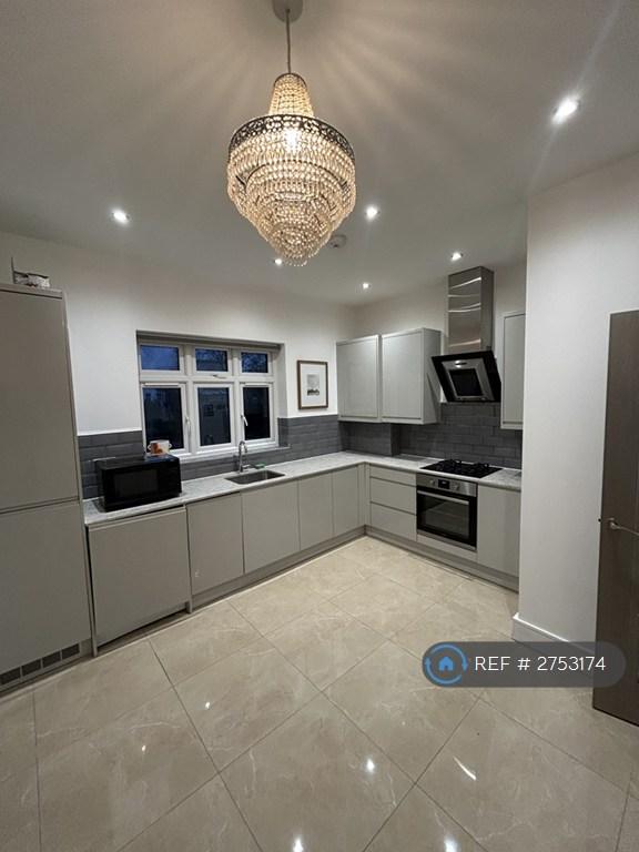 1 bedroom flat in High Street, Northwood, HA6 (1 bed) (#2753174)