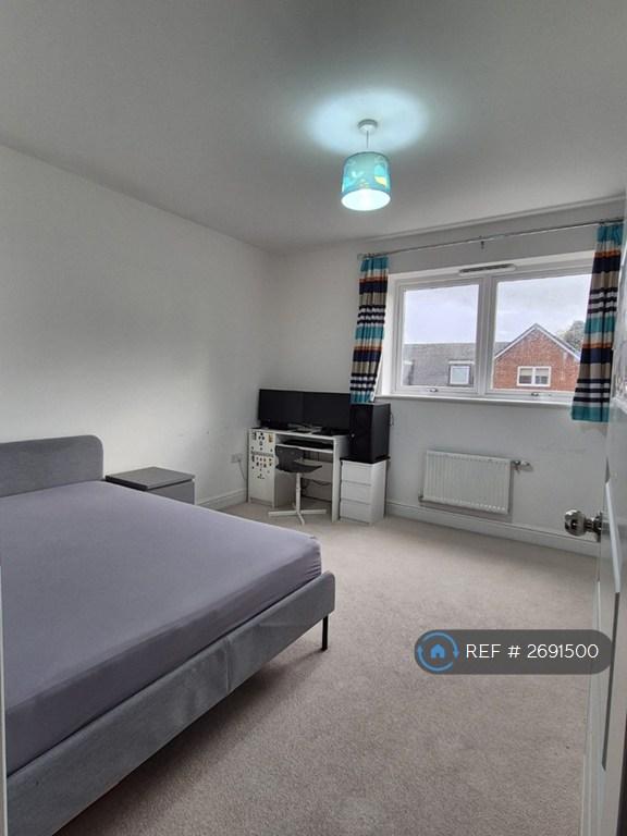 4 bedroom house in Hounslow, Hounslow, TW5 (4 bed) (#2691500)