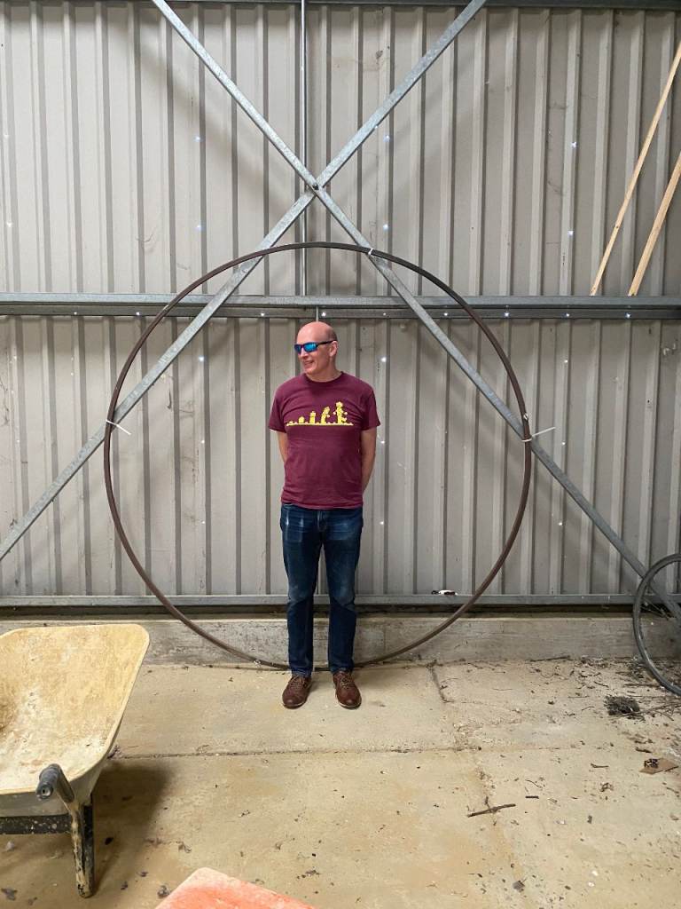 Circular curtain rail (approx 2.1m diameter)