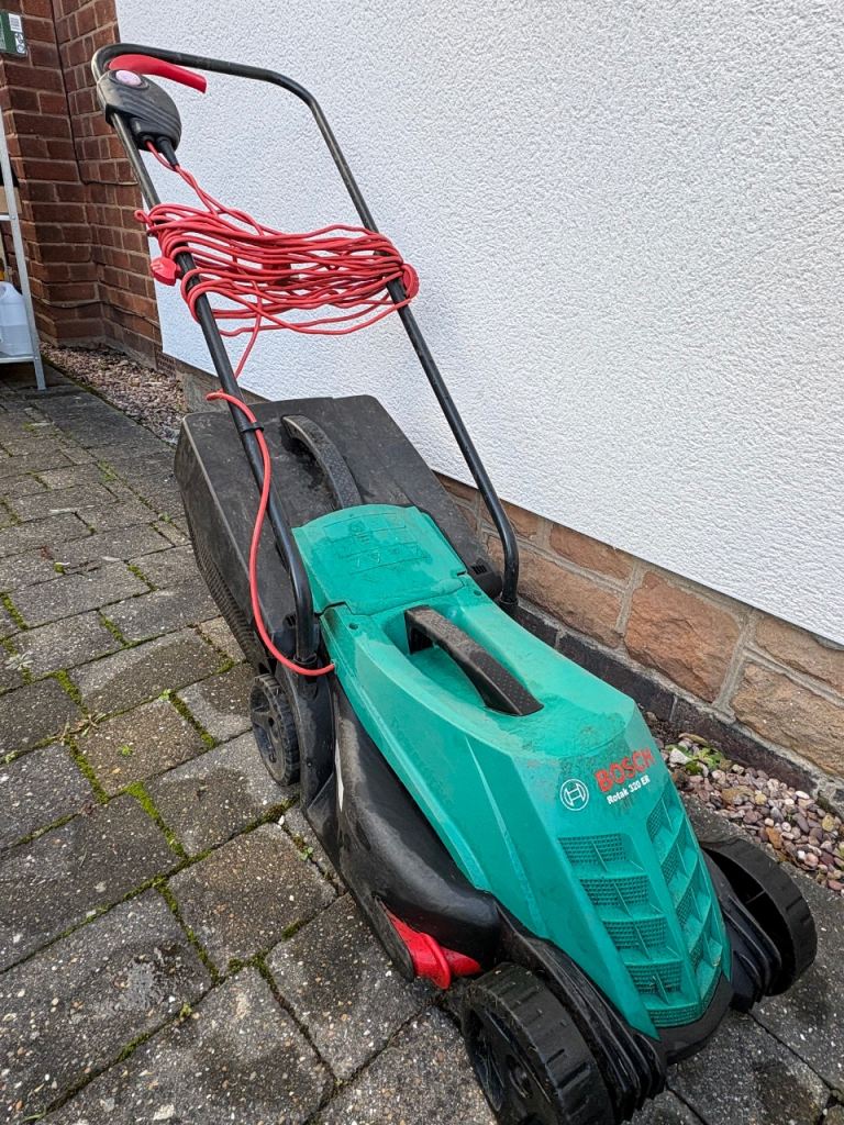 Bosch Rotak 320ER corded rotary lawnmower