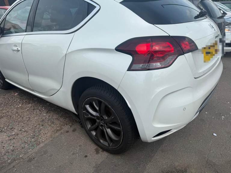 Breaking spare parts Citroën ds3 white