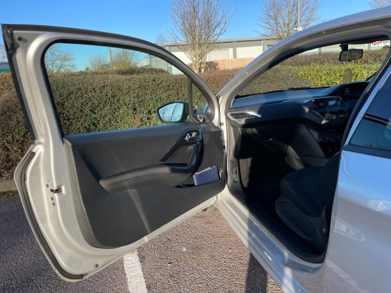 2014 Peugeot 208 1.0 VTi Access 3dr HATCHBACK Petrol Manual