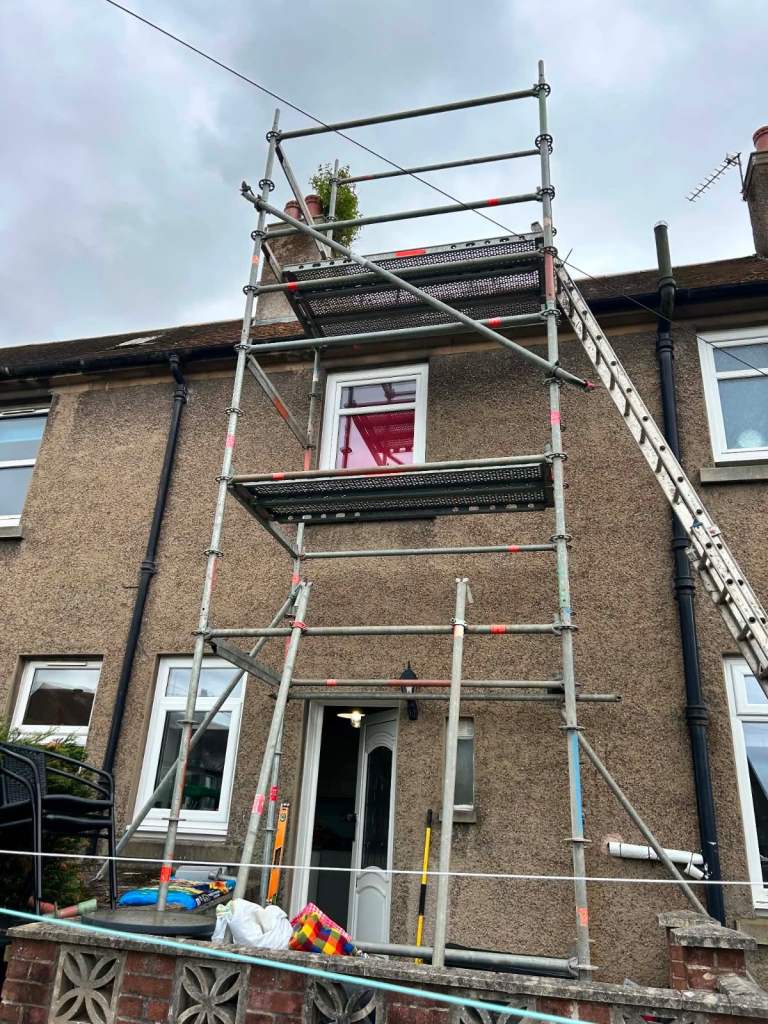 Sturdy Metal Scaffolding Tower – Good Condition