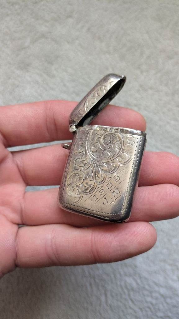 Silver vesta case 