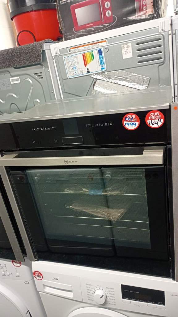 Ex display Neff built-in single electric Oven 