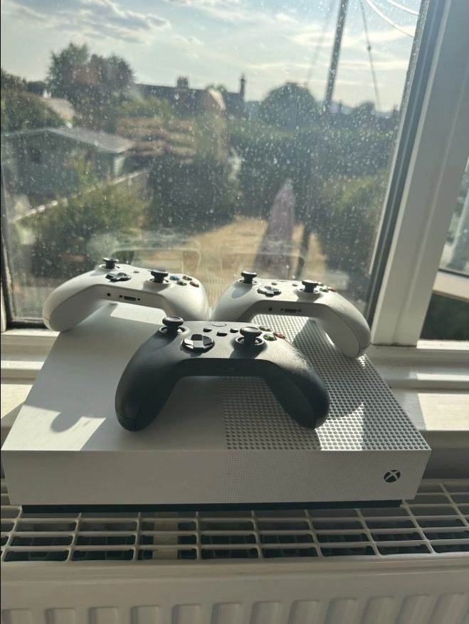Xbox One S Console with 3 Controllers – Good Condition