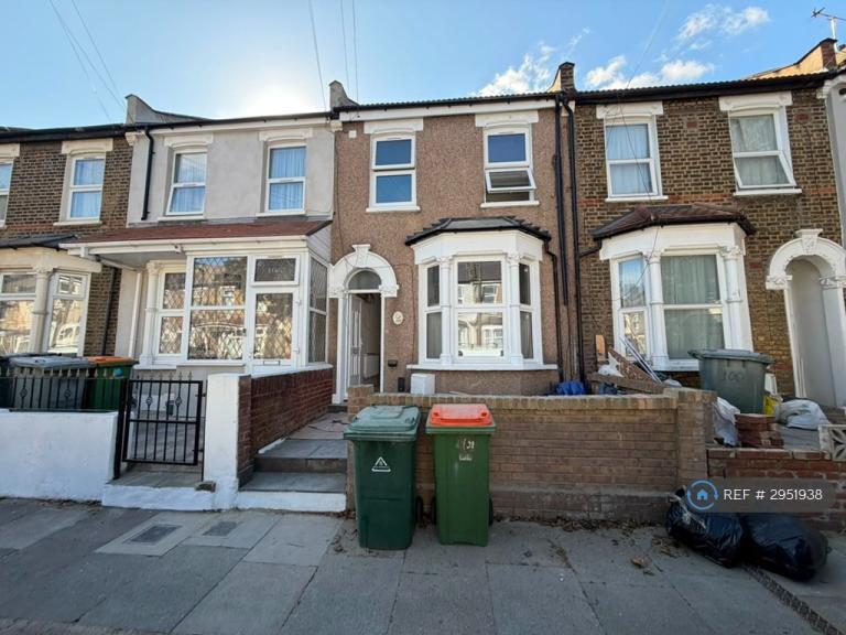 7 bedroom house in Sutton Court Road, London, E13 (7 bed) (#2951938)