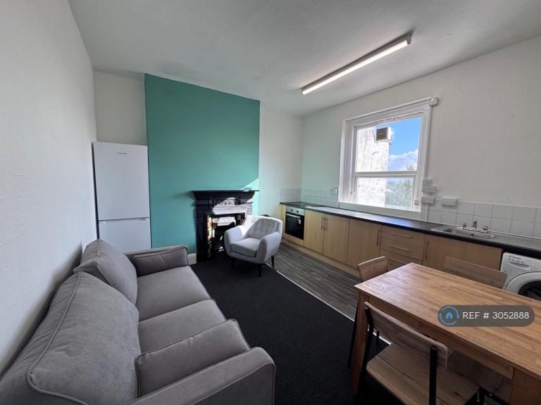 3 bedroom flat in Harcourt Road, Bristol, BS6 (3 bed) (#3052888)