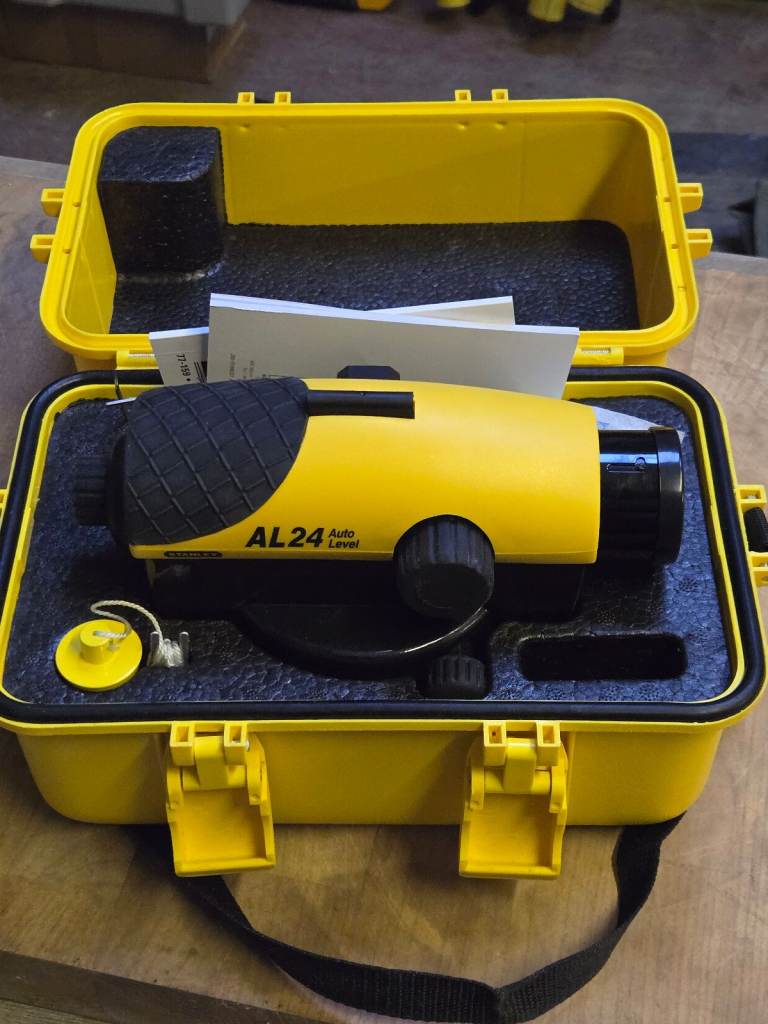 REDUCED Stanley x24 Automatic level kit