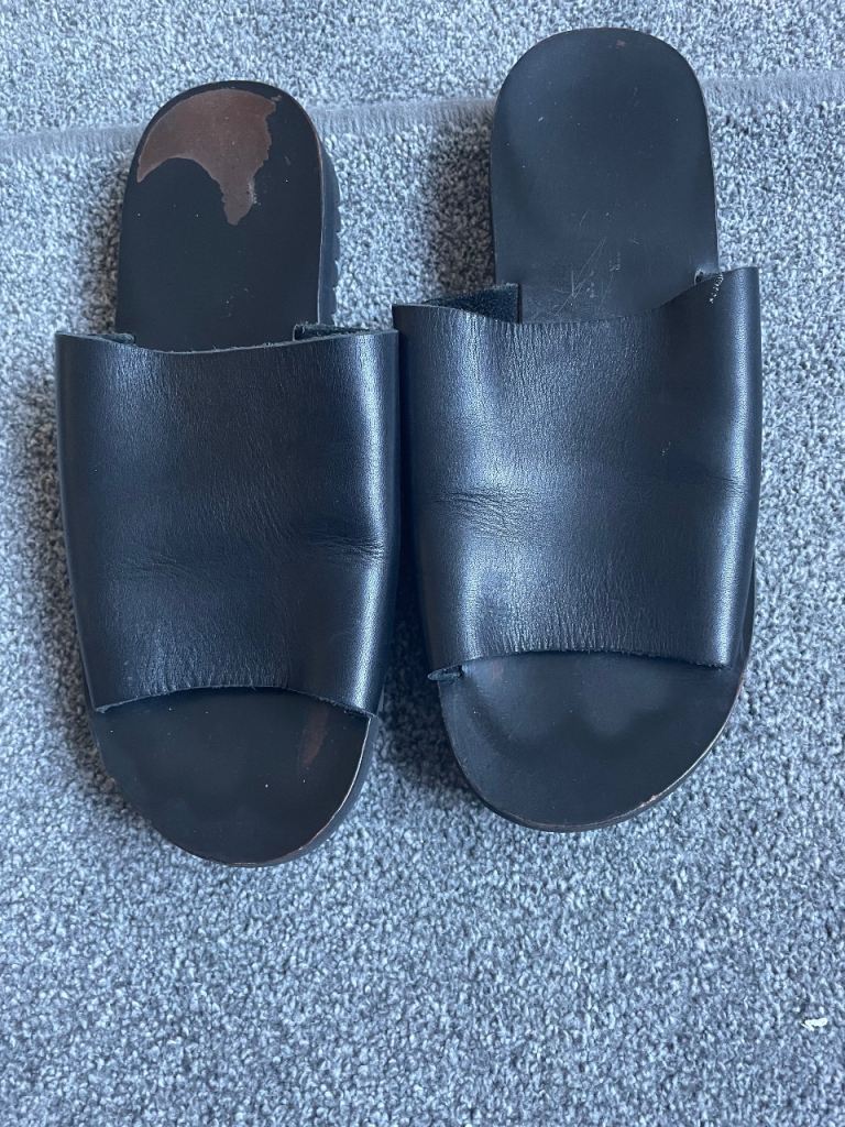 Black Leather Slip-On slider Sandals – Good Condition