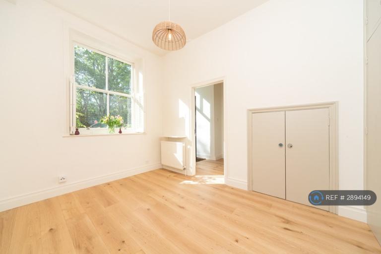 2 bedroom flat in Rugby Mansions, London, W14 (2 bed) (#2894149)