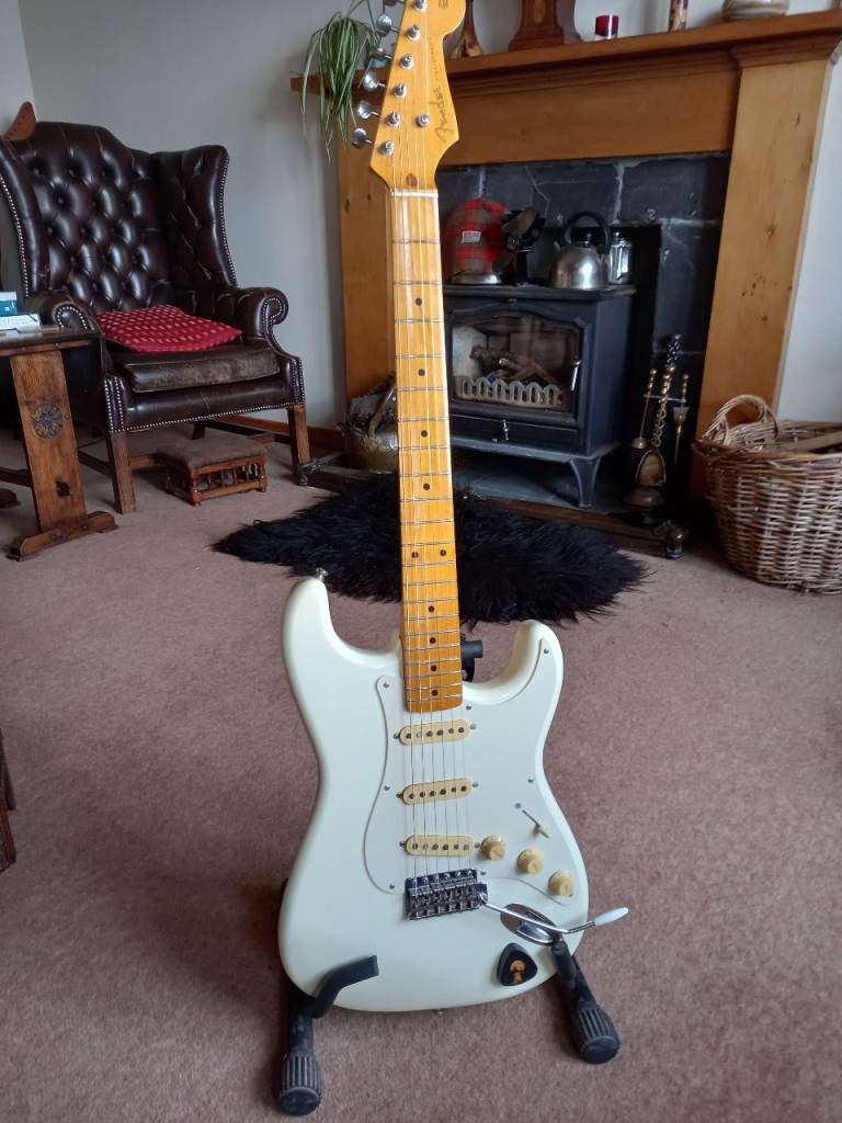 Fender Stratocaster , Japan near mint.