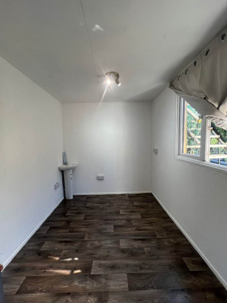 Beauty Studio - Hairdresser/ Lashes, Nails, Tattoo , Studio w/ sink  to Rent East London