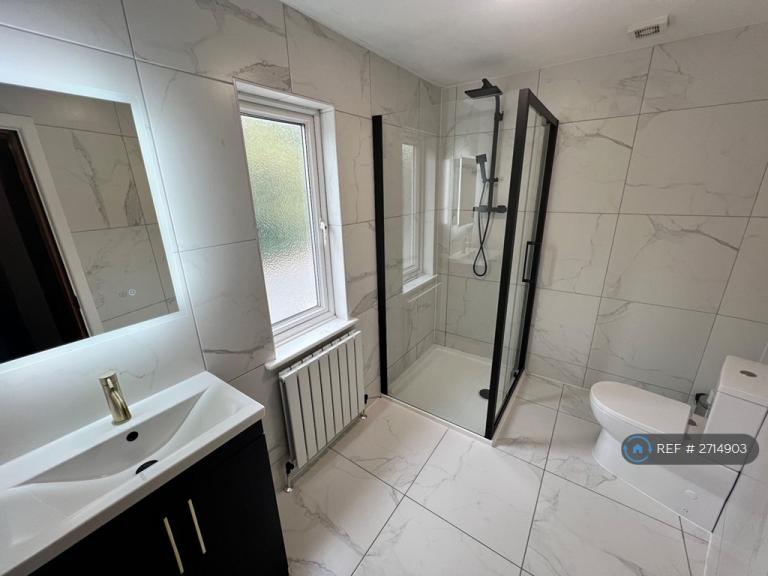 5 bedroom flat in County Road, Ormskirk, L39 (5 bed) (#2714903)