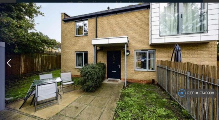 2 bedroom flat in Ash Close, Isleworth, TW7 (2 bed) (#2740998)
