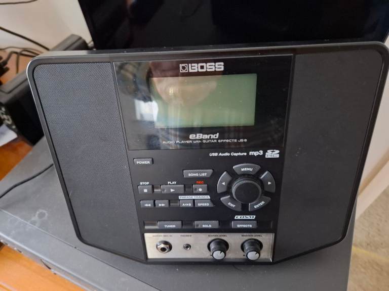BOSS JS-8 MULTI-EFFECTS PROCESSOR FOR GUITAR AND BASS