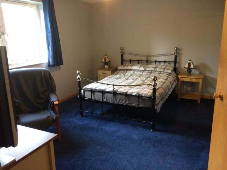 Double room (en-suite) to let £520 pm (bills inc.)