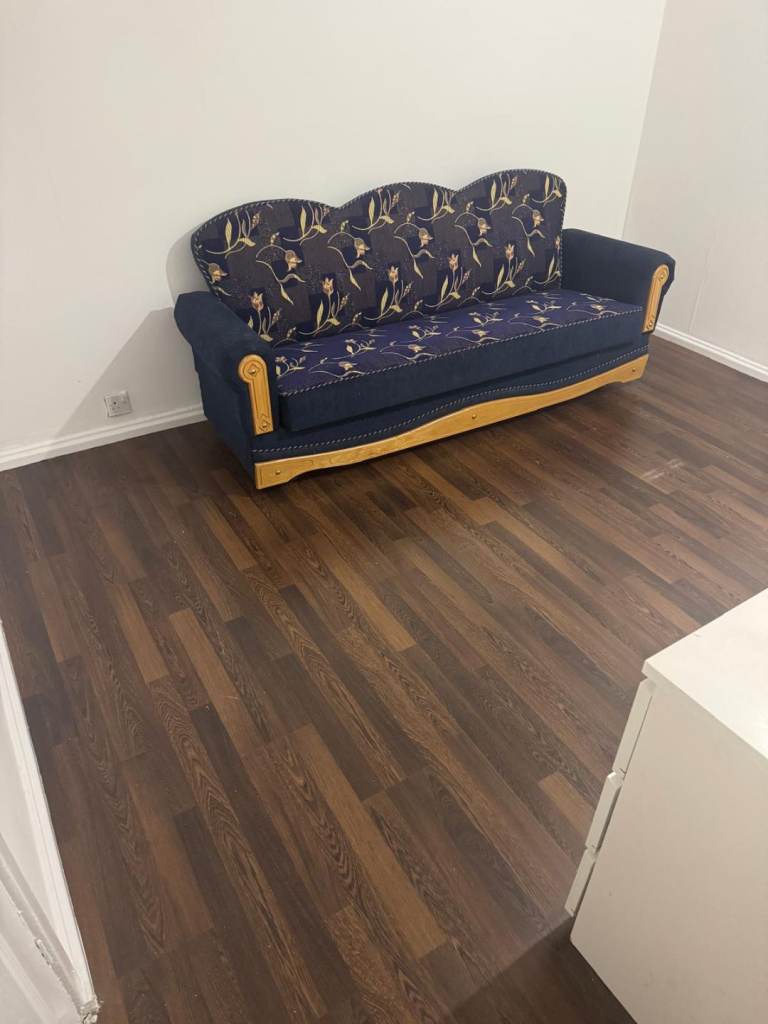 Double room available for couple or girls