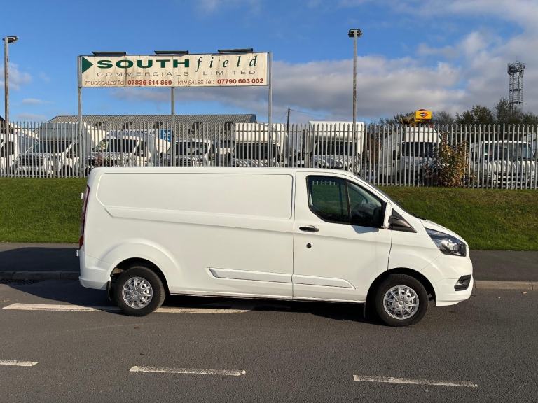 Ford Transit Custom L2 300 LEADER 130PS AIR CON REAR CAMERA 2023 @ £13450 + VAT 