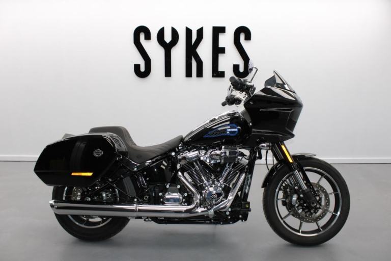 2025 Harley-Davidson FXLRST Softail Low Rider ST in Vivid Black & Chrome Finnish