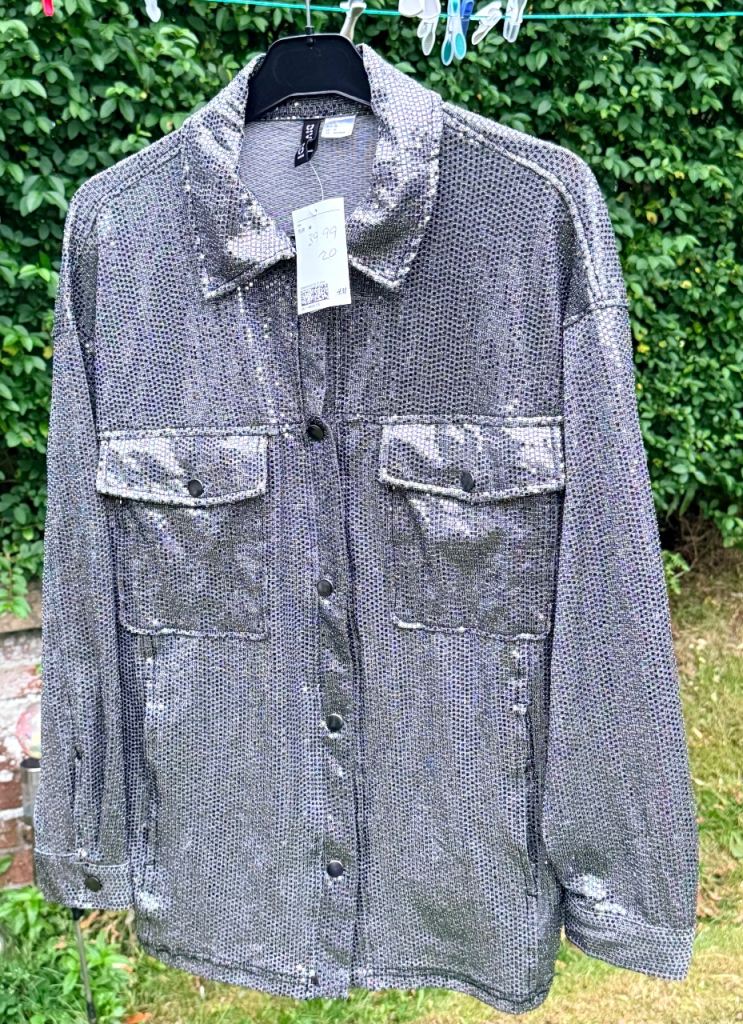 Women’s H&M Silver Sequins Mirror Affect Jacket. Size M - 16/18 NEW