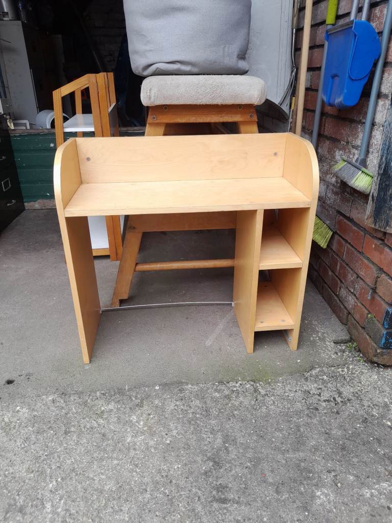 COMPUTER DESK 
