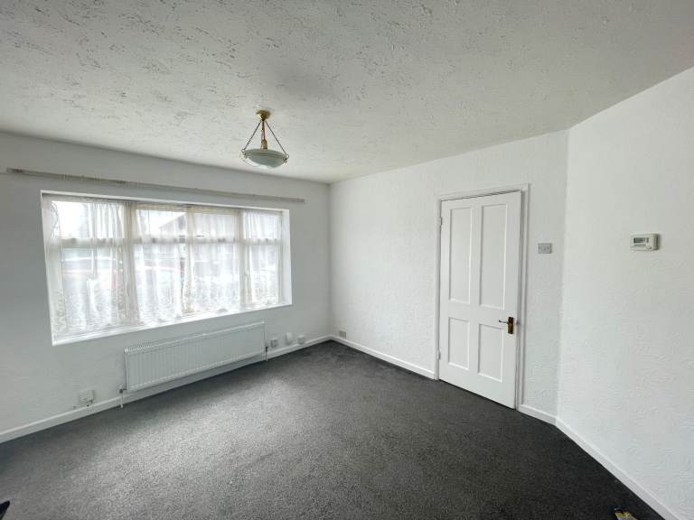 TO LET - 2 Bedroom House with Garden – Connor Road, Dagenham RM9