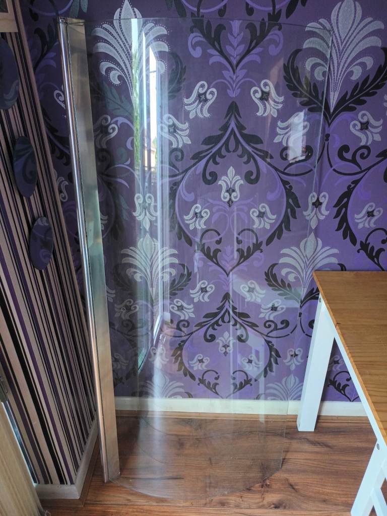 Curved Bath / Shower Screen - Approximately 1470mm x 670mm