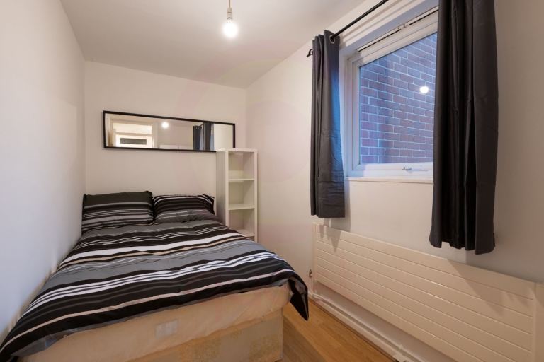 Room to Rent in Poplar for Professionals