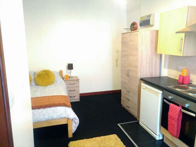 Studio flat - Shirley - BILLS INC - Available NOW