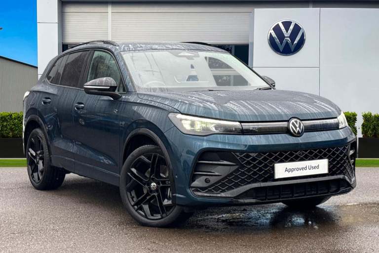 2025 Volkswagen Tiguan 2.0 TDI R-Line 5dr DSGÃ¢Â­ÂIQ.LIGHT | Infotainment package | Black Stylin...