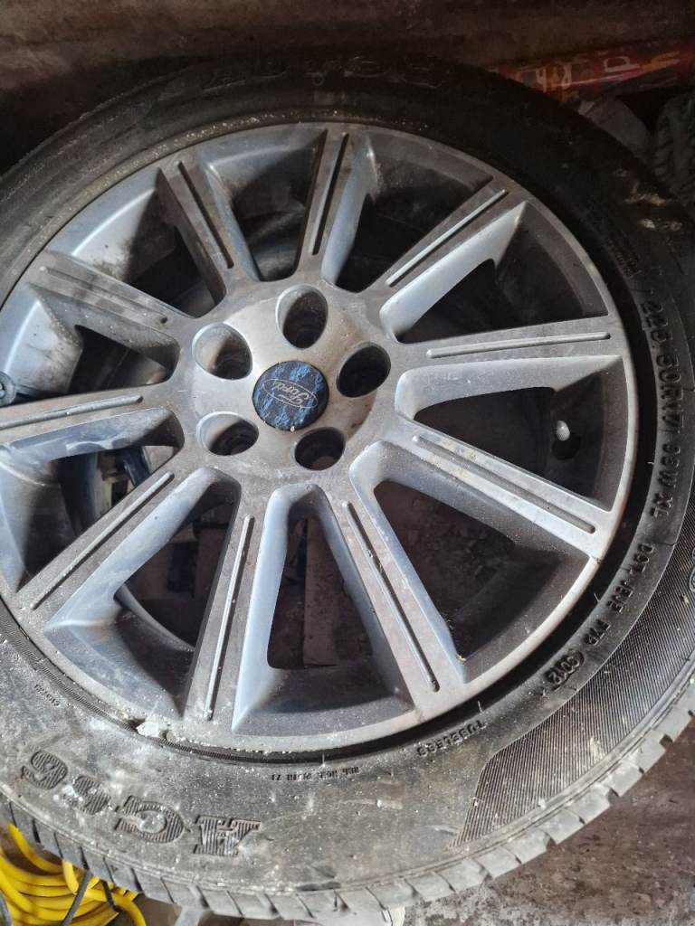 Ford galaxy alloy and new tyre