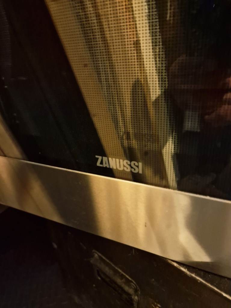 Oven, hob, extractor hood