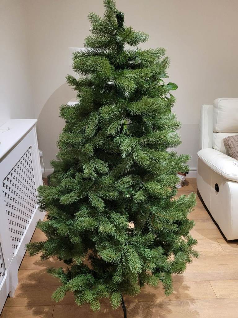 5ft Artificial Xmas Tree. 