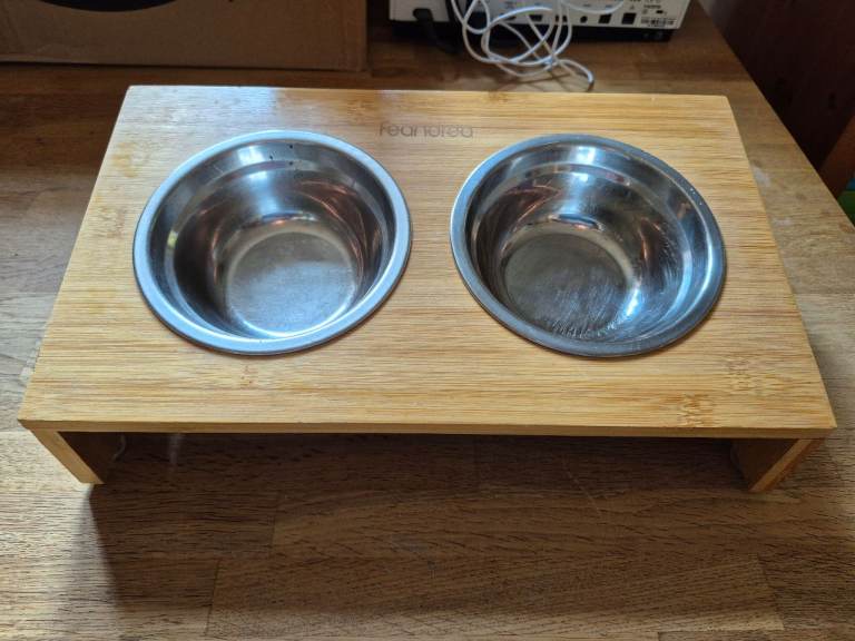Raised pet bowls