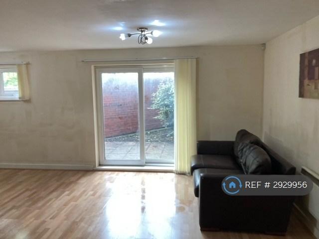 2 bedroom flat in Windsor Court, Newcastle, ST5 (2 bed) (#2929956)