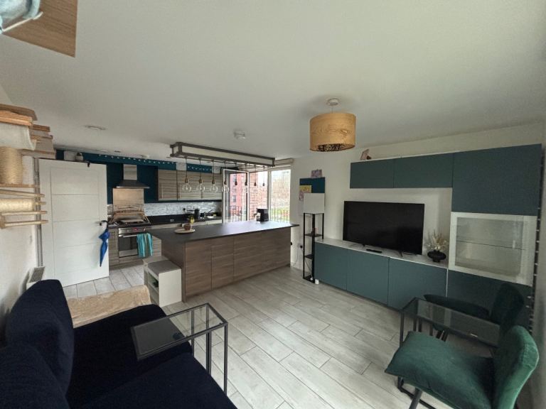 Bright & Spacious 2 Bedroom, 2 Bathroom Apartment – Bedford Street, Glasgow