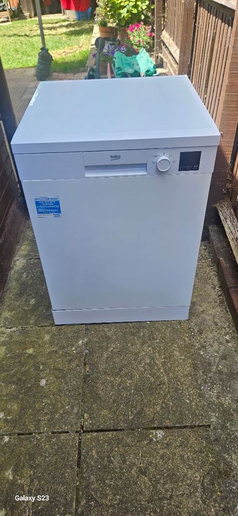BEKO, FULL SIZE DISHWASHER FOR SALE IN. 