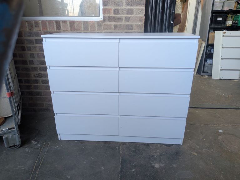White Chest of 6 Drawers – As Good As New Condition