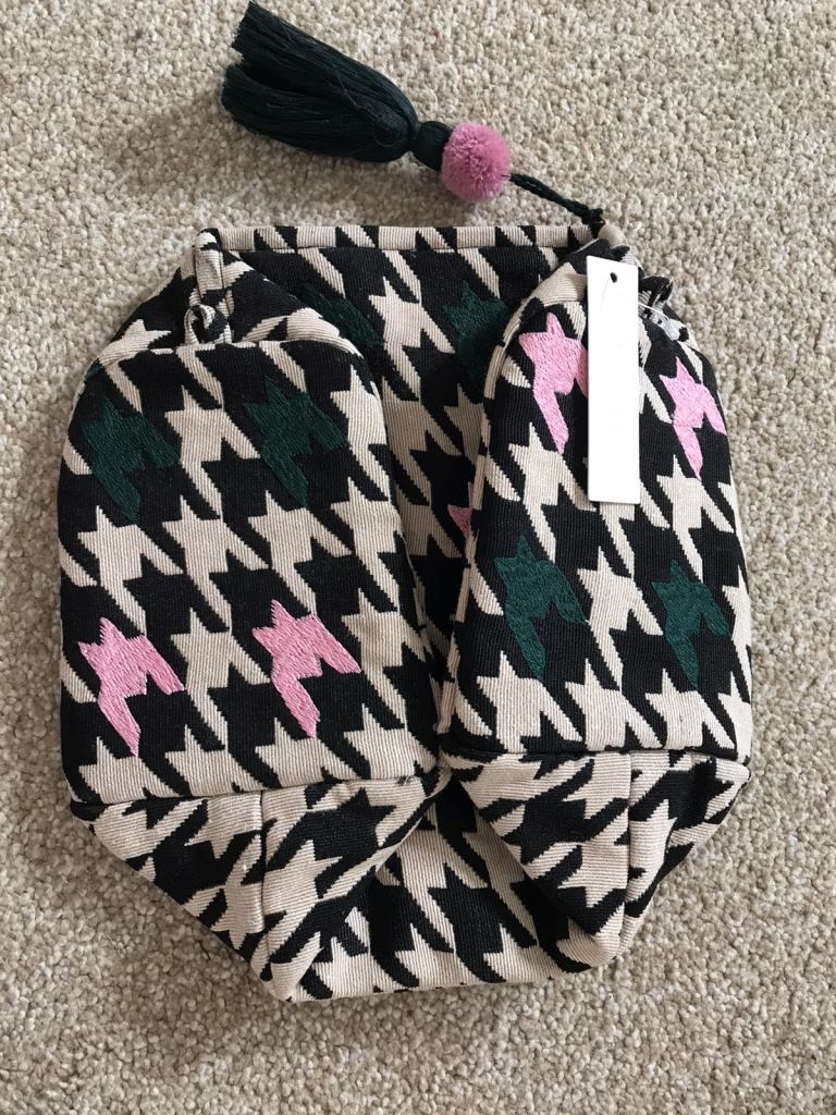 Accessorize make up bag 