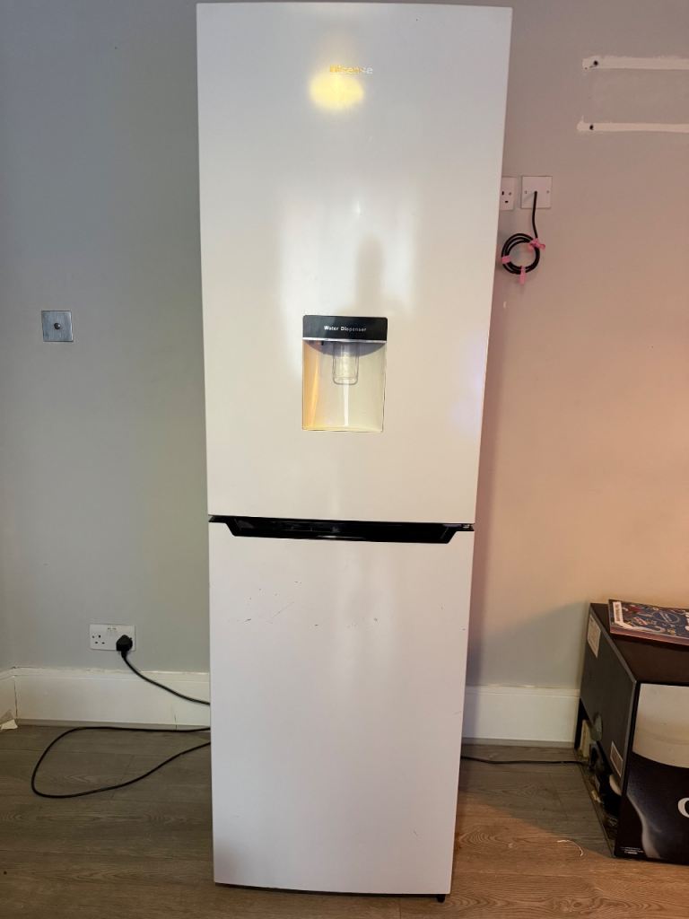 Hisense Fridge Freezer with chilled water dispenser