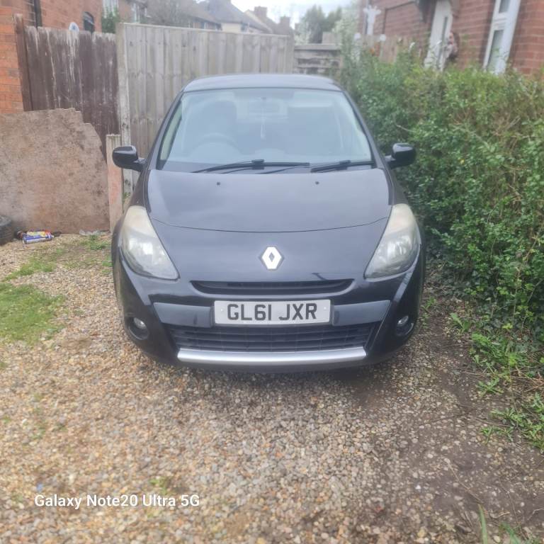 For sale clio 2011 petrol spares/repairs