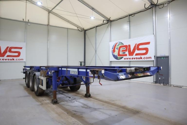 2017 (56 PLATE) Dennison TRIAXLE SLIDING SKELETAL 3-AXEL  Trailers