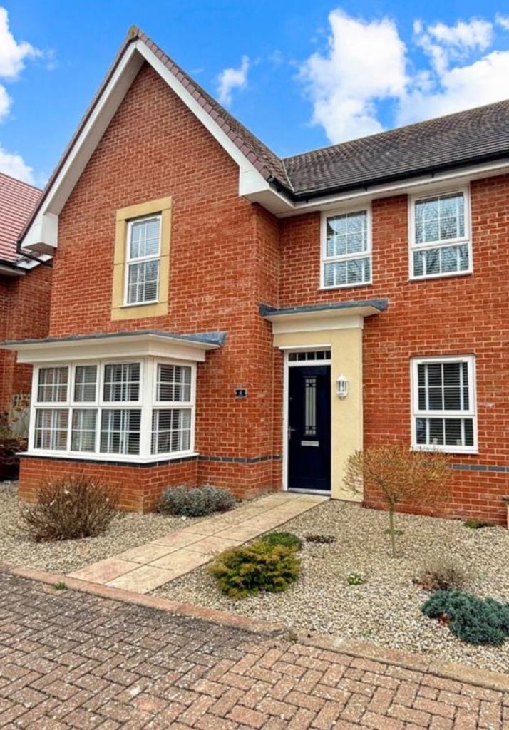 ‘NO DEPOSIT’ Stunning DOUBLE ROOM with Private (ensuited) toilet