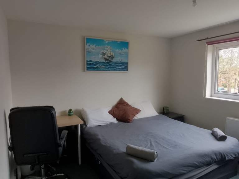 Spacious double room is available in East Grinstead