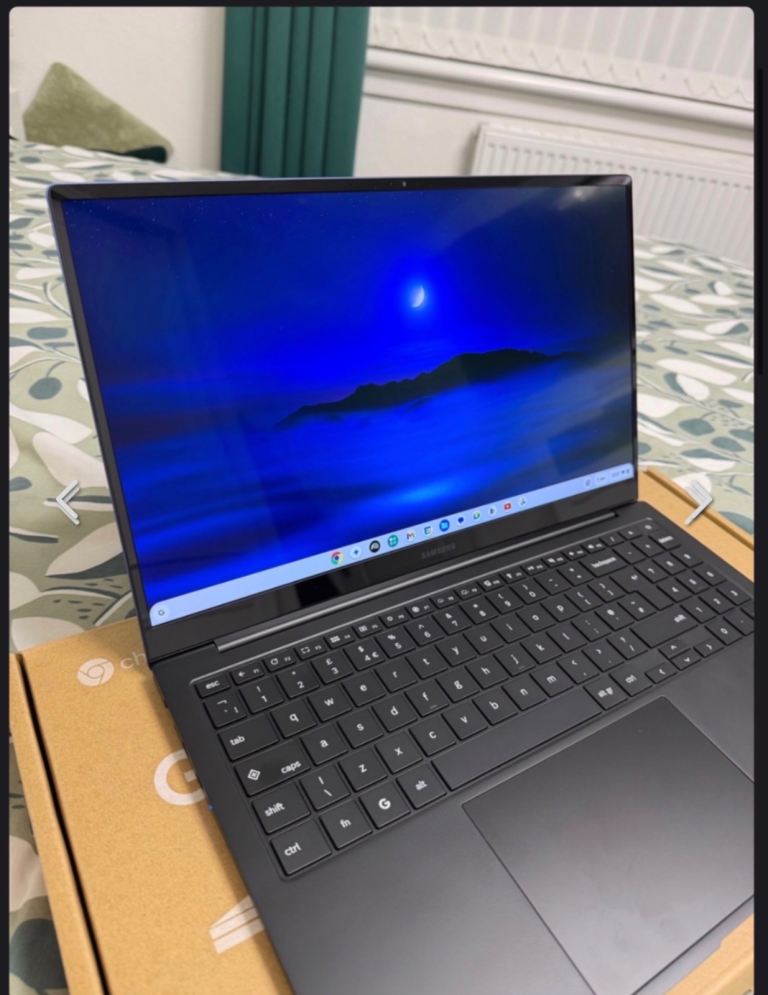 Samsung Galaxy Chromebook Plus 15.6” Intel  Core 5 8GB 256GB Amoled Display